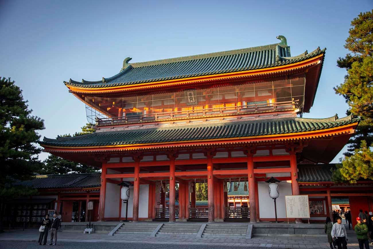 The entrance to Heian Shrine in Kyoto. Photo source: James Saunders-Wyndham 