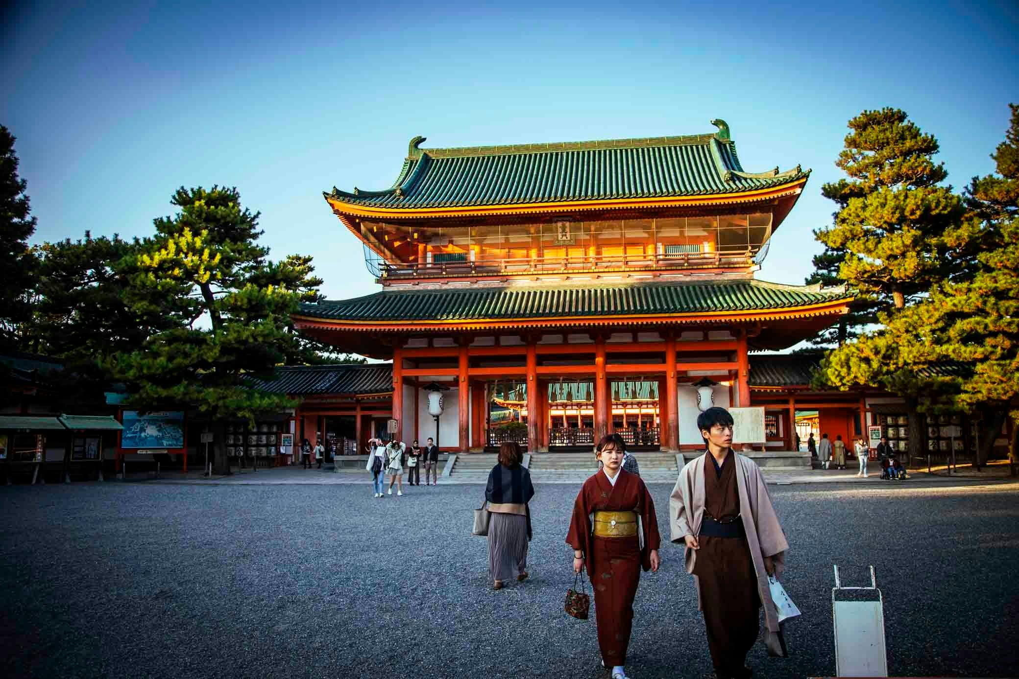 Heian-Jingu Shrine: A Glimpse into the Golden Age of Japan's History