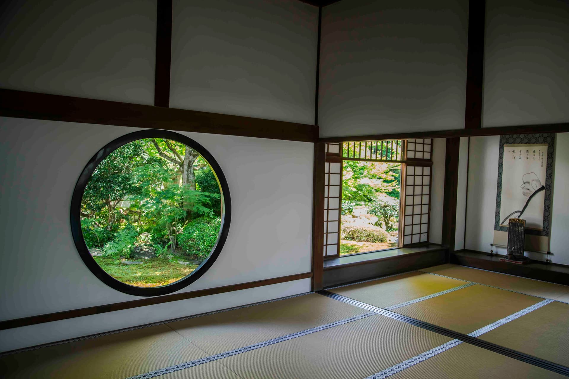 The two constrasting windows of Genko-an Temple. Photo source: James Saunders-Wyndham