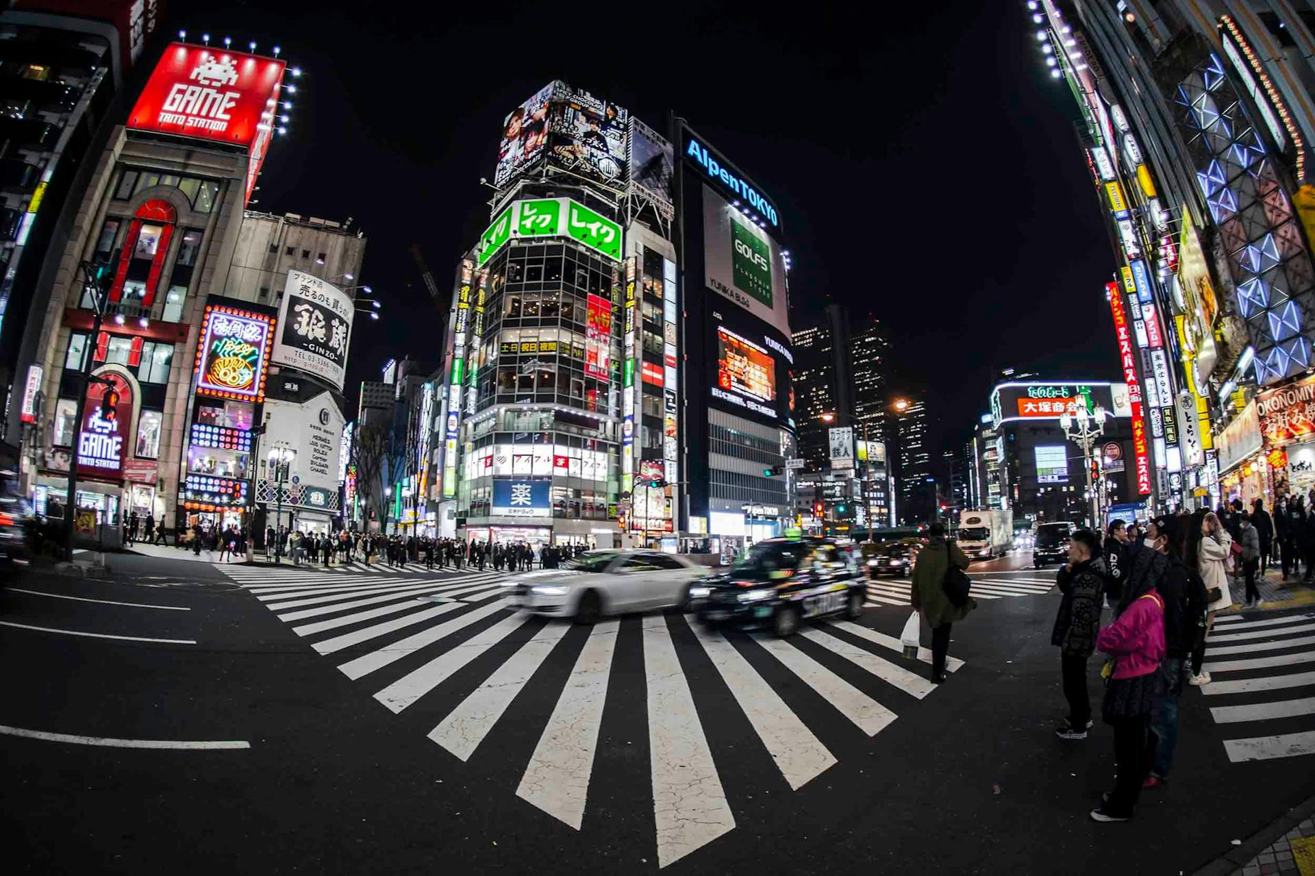 The streets of Tokyo are crowded and busy. You might need a helpful Japanese phrases to help you find your way. Photo scource: James Saunders-Wyndham