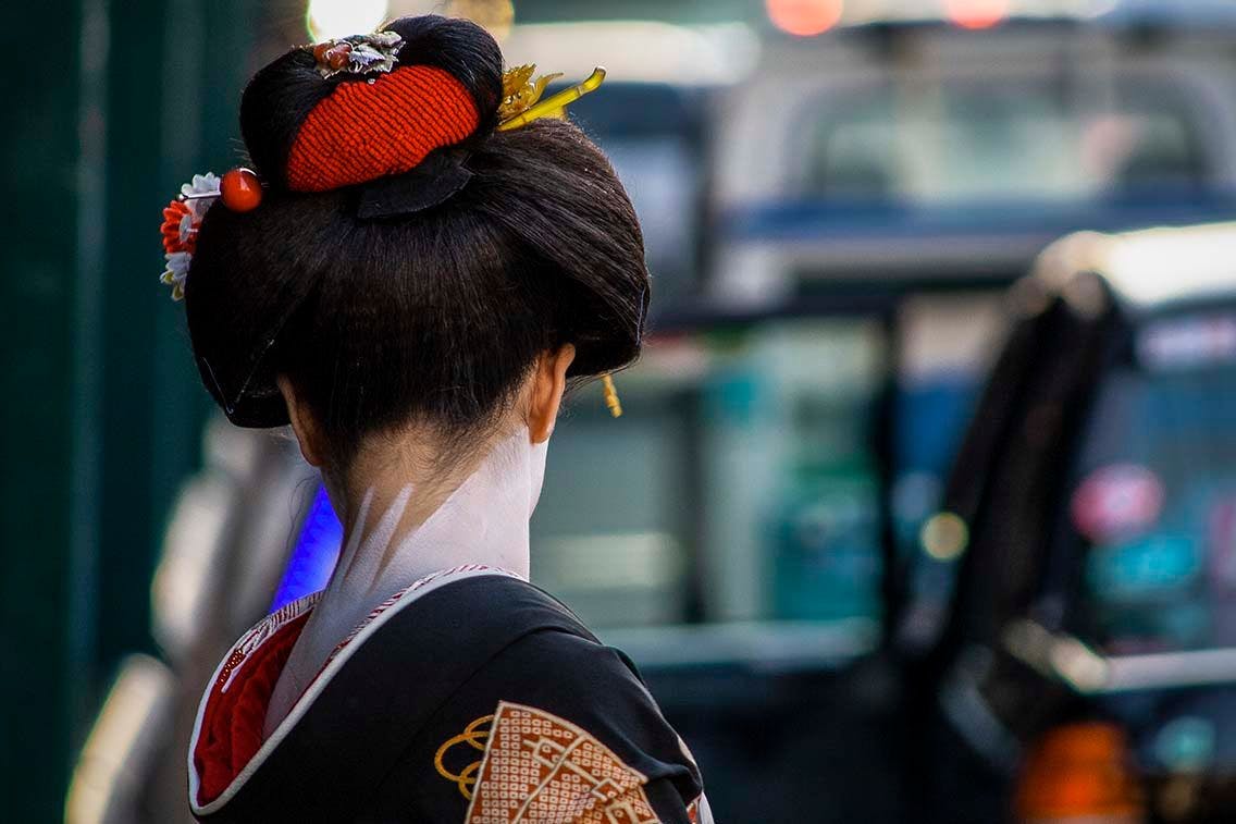 Maiko in the Kyoto district of Gion are facing harrassment as a symptom of overtourism. Photo source: James Saunders-Wyndham