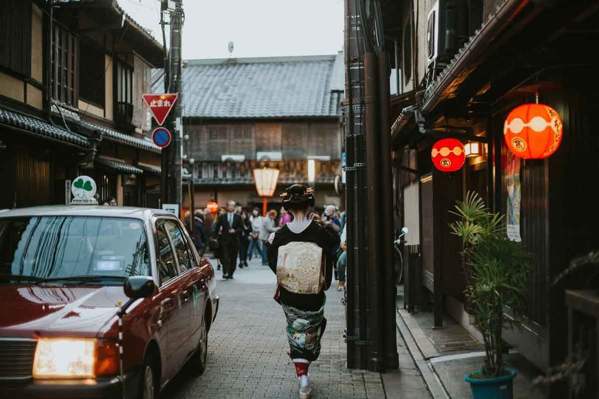 Geisha have not felt safe walking down the streets of Gion with excited tourists. Photo source: Jay @ Unsplashed