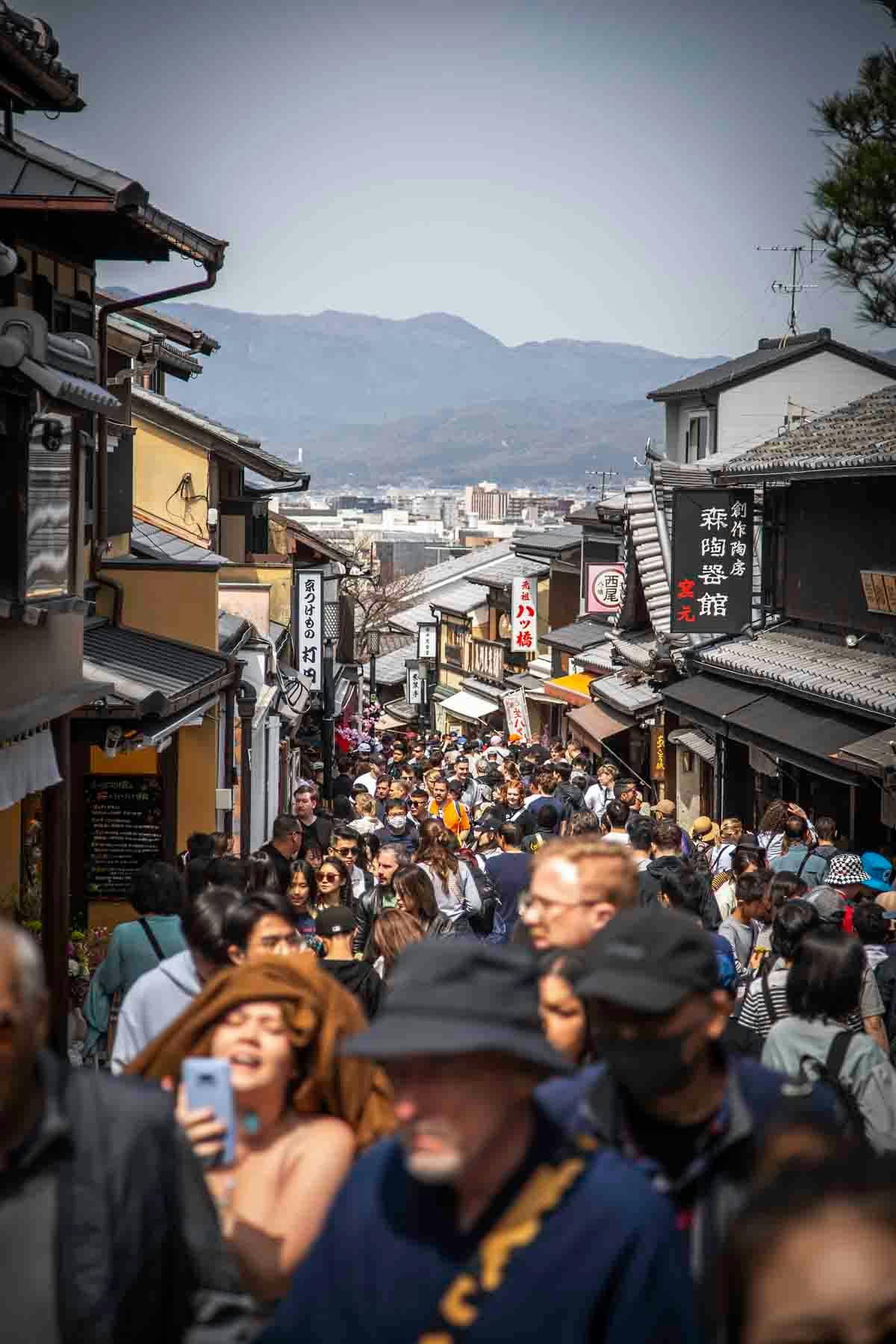 Overcrowded Kyoto street leading to Kiyomizu-dera Temple. Photo source: James Saunders-Wyndham  