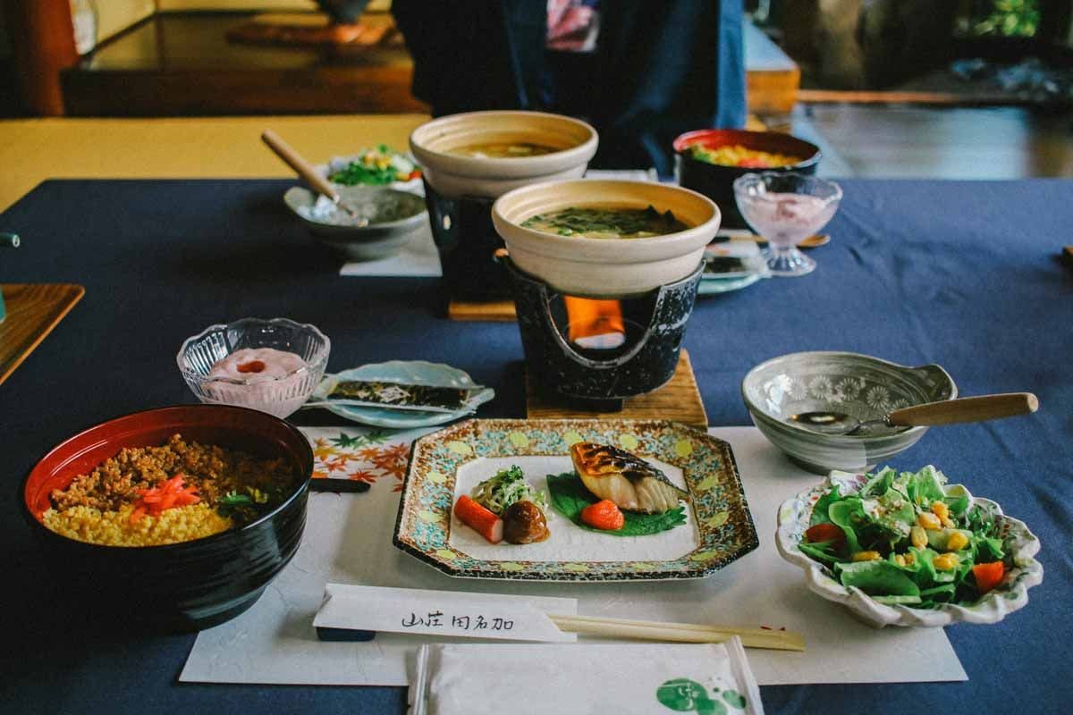Kaiseki - the type of traditional Japanese meal at a ryokan. Photo source: nameofmin on Unsplash 