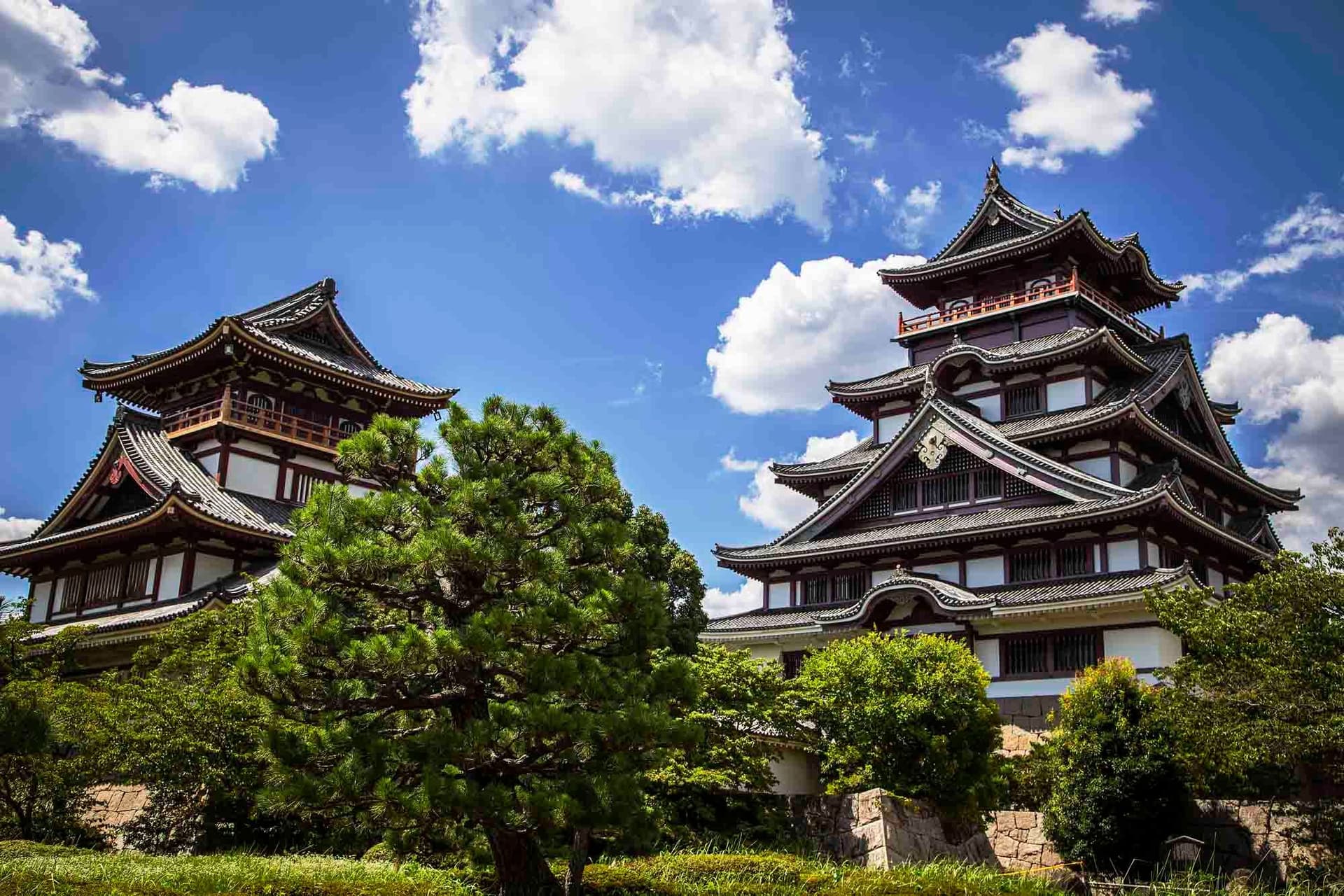 This is the replica of the original Fushimi Castle. It was a open attraction, but closed in the early 2000s. Photo Source: James Saunders-Wyndham