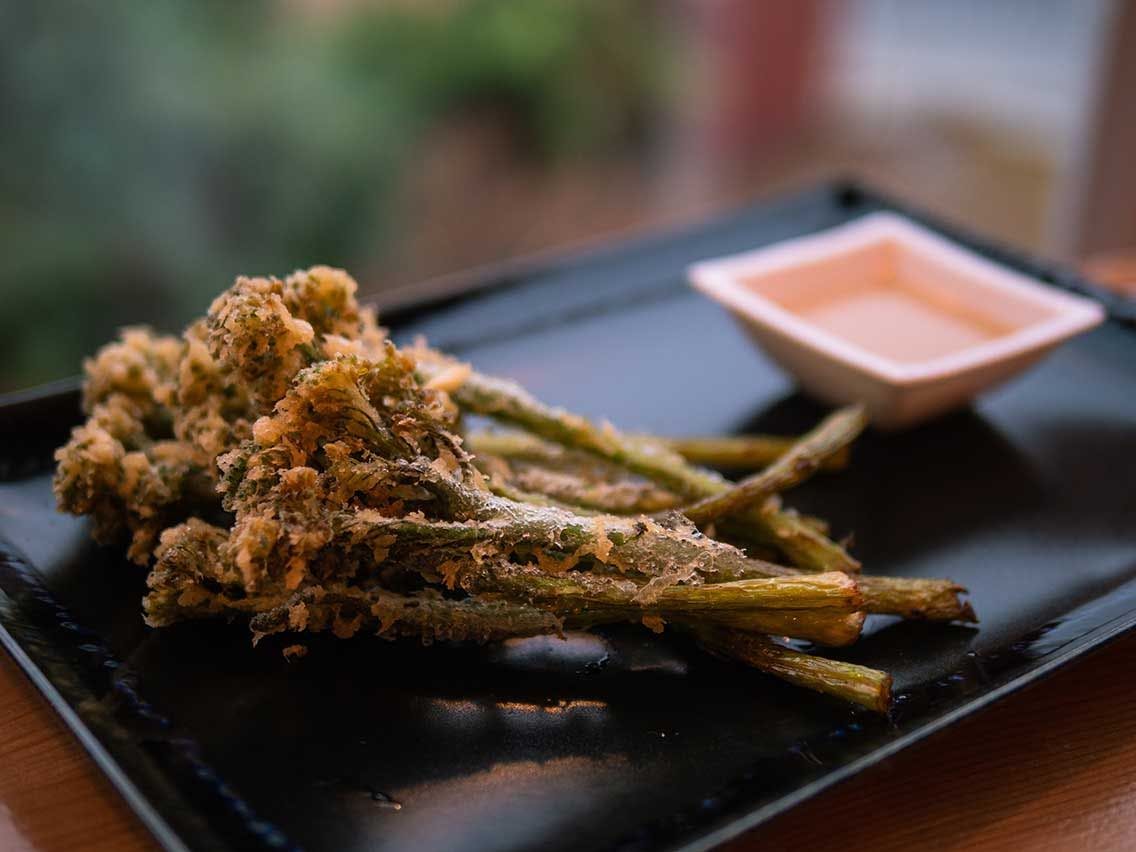 Vegetable tempura. Photo source: Cyprien Delaporte (Unsplash)