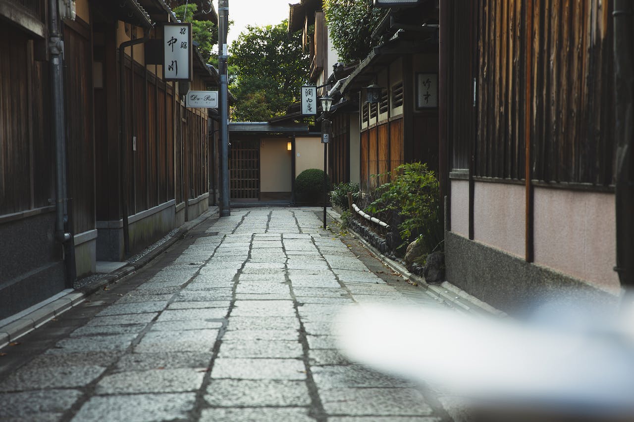 Many old urban ryokan can still be found in places like Kyoto. Photo source: Ryutaro Tsukata