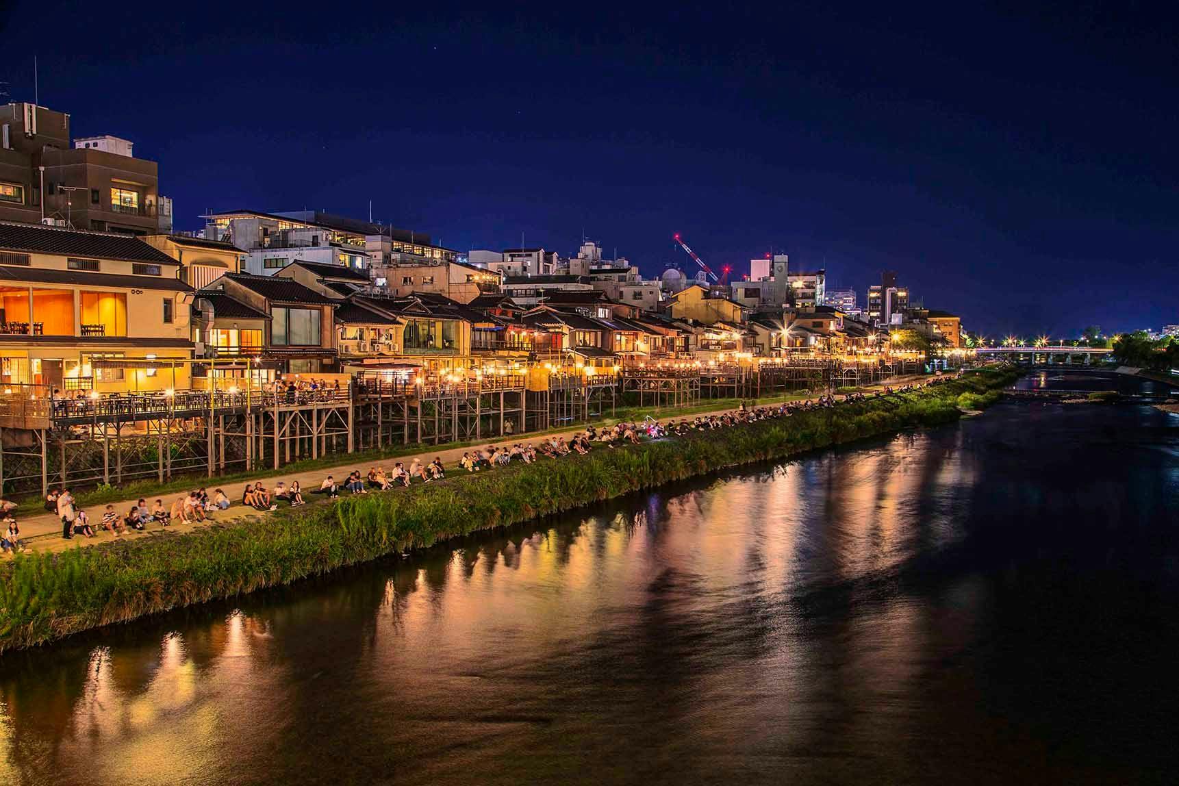 An evening shot of the banks of the Kamogawa River. Photo source: James Saunders-Wyndham